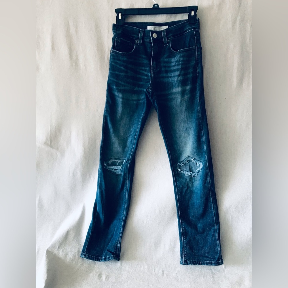 Signature Levi Strauss slim size 12 regular boy jeans knee distressed